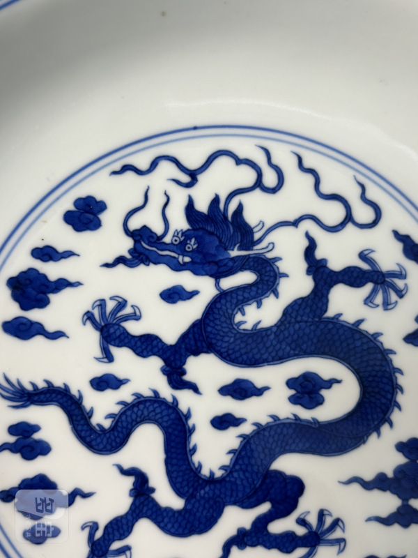 清乾隆 青花云龙纹盘一对（带老盒） - 图4